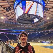 J'ai 17 ans, je peux vous enseigner et être à l'écoute. Je saurai sûrement mieux expliquer que d'autres adultes car entre jeunes, on se comprends !!!